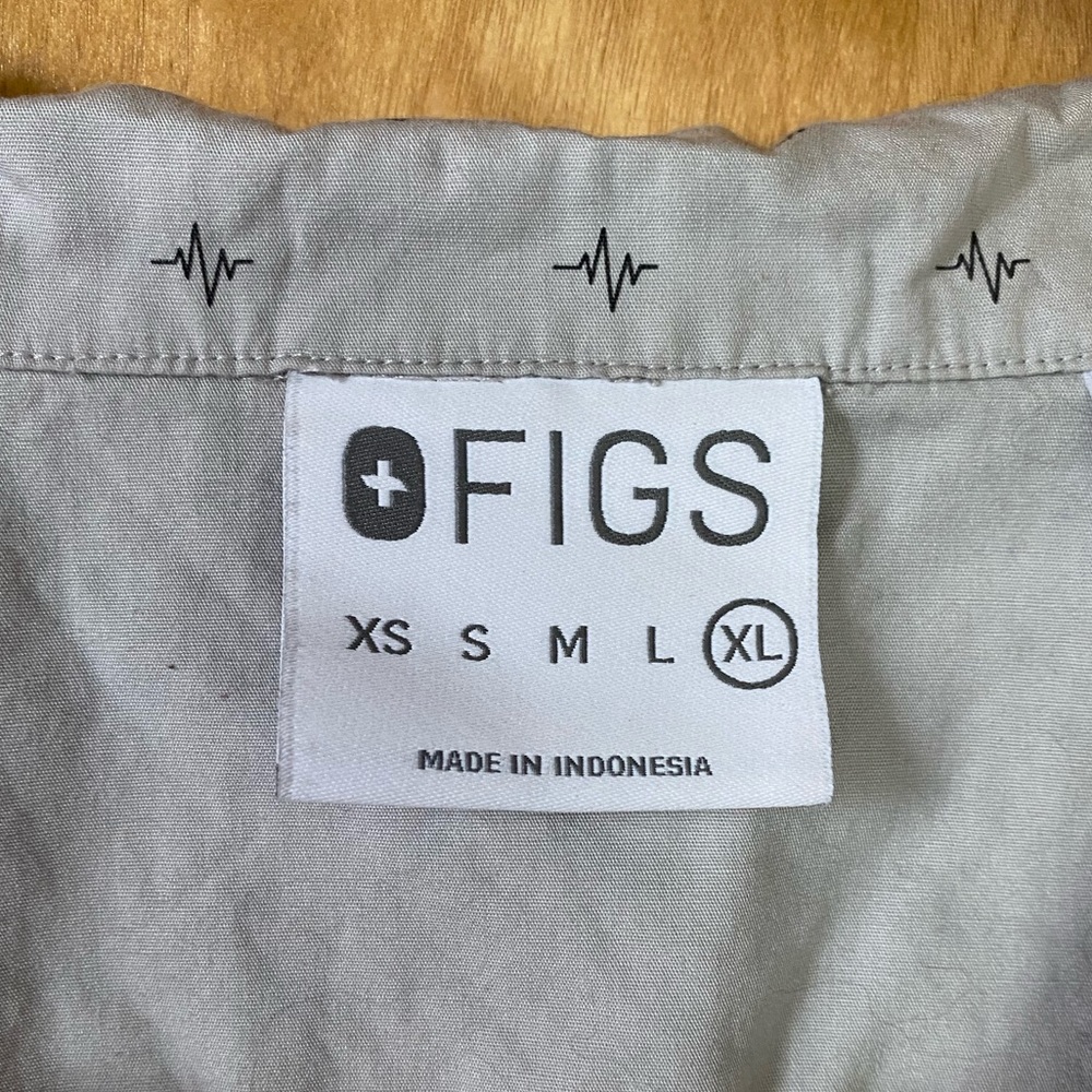 Figs Pajama Shirt and Shorts Set - Picture 5 of 9